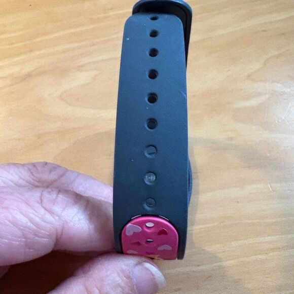 Disney Valentine's Day 2022 Mickey & Minnie Sweethearts Magic Band LE 3,460 - Picture 6 of 8